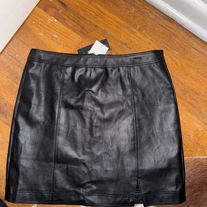 Black leather skirt . Silver zipper in back